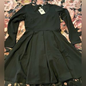 White Mark - NWT Black Long Sleeve Scoop Neck Pleated Skirt Flare Dress Size: L